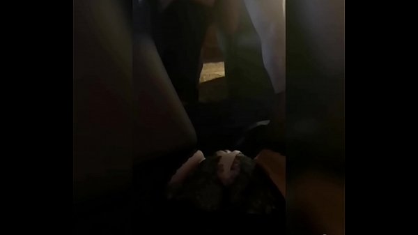 Ыстық MJM. Күйеуі әйелінің көзінше дос қызды трахает. Әйелінің кискасы дымқыл болады, оның лас қиялдары жай ғана ойды еліктіреді